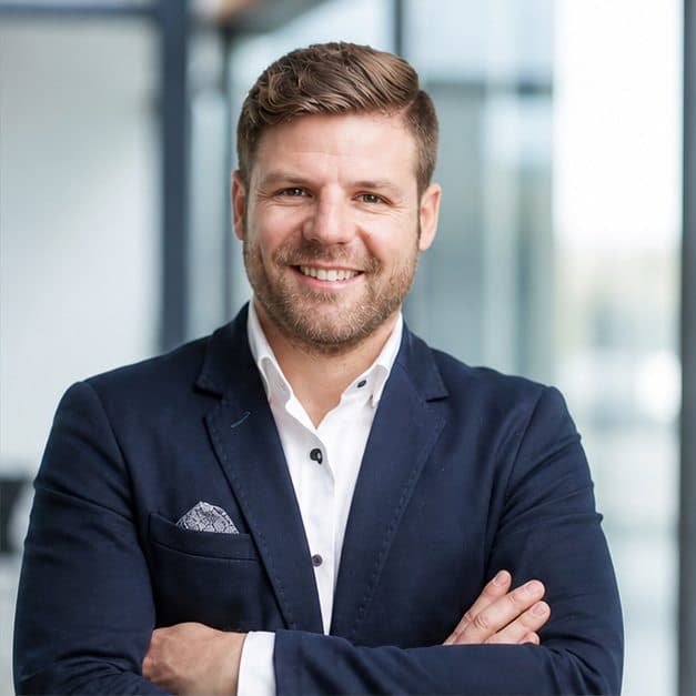 Senior Market Analyst virtual team portrait